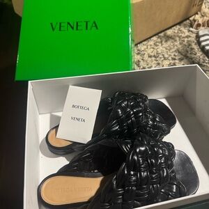 Like New!Bottega Veneta Black Woven Sandals